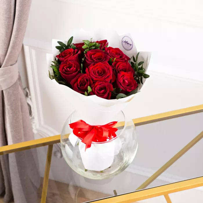 11 красных роз 40 см - коробка макарун в подарок!