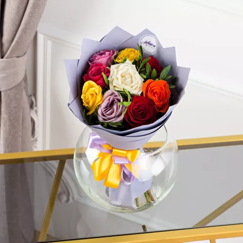Букет из 9 разноцветных роз
