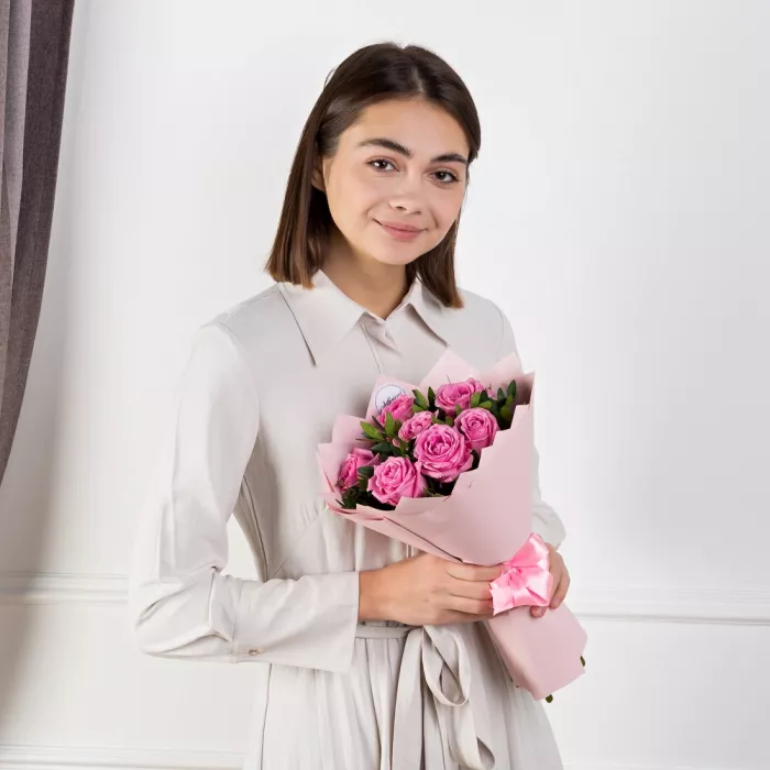 Букет из 7 розовых роз 40 см