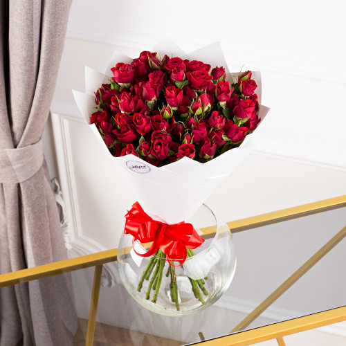 Букет из 19 красных кустовых роз