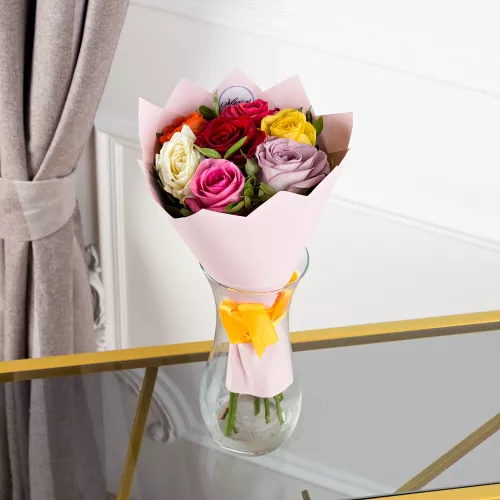Монобукет из 7 разноцветных роз
