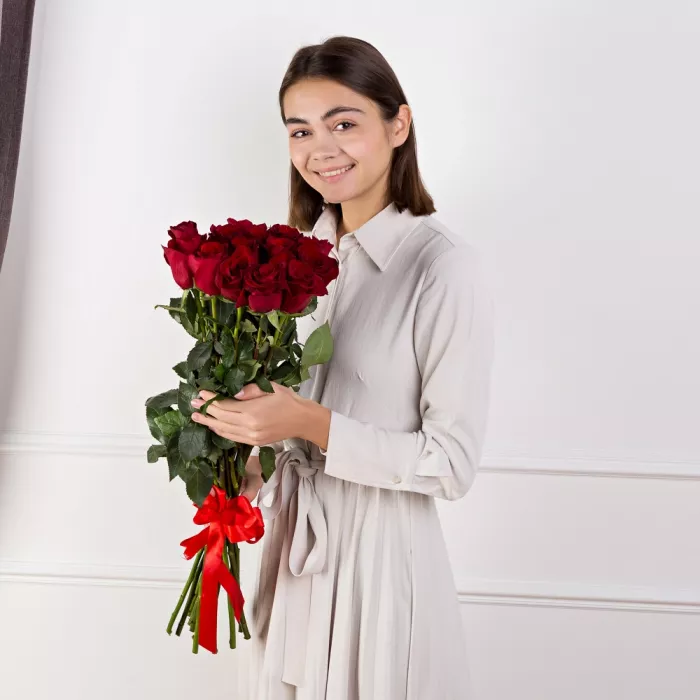 Букет из 15 красных роз 60 см