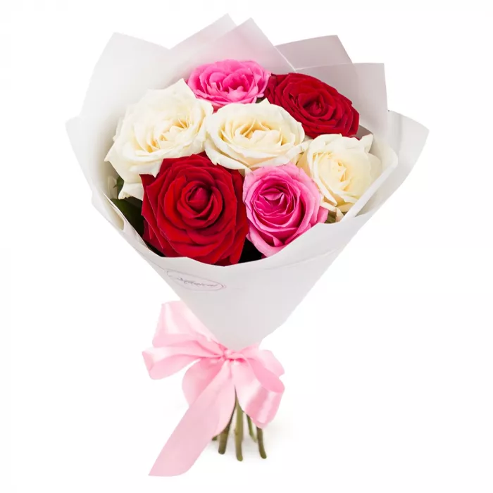 Букет из 7 разноцветных роз 50 см Букет из 7 разноцветных роз 50 см