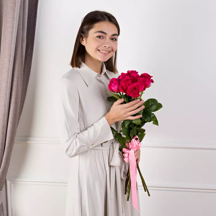 Букет из 9 малиновых роз 60 см