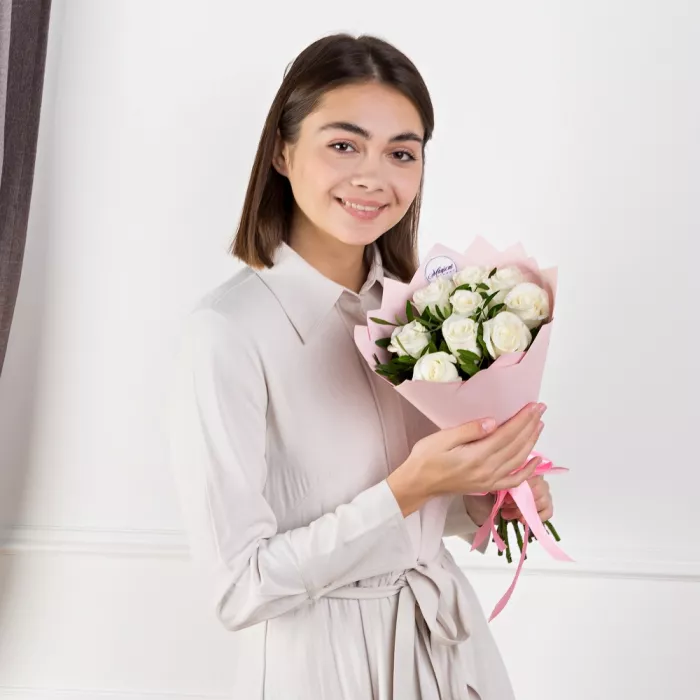 Букет из 9 белых роз 40 см Букет из 9 белых роз 40 см