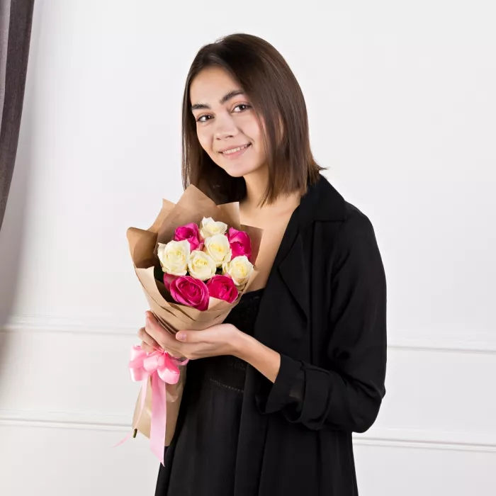 Букет из 9 разноцветных роз 50 см