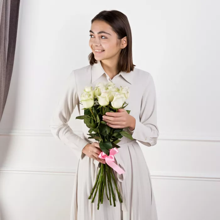 Букет из 11 белых роз 60 см