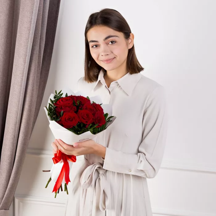 Букет из 9 красных роз 50 см