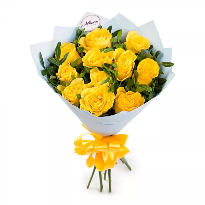 Букет из 11 желтых роз с зеленью