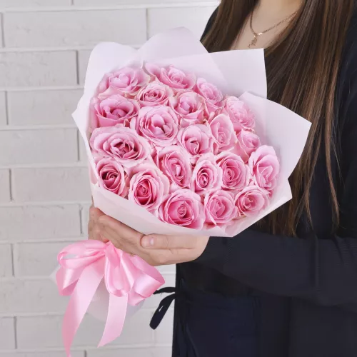 21 розовая роза Premium 40 см в пленке