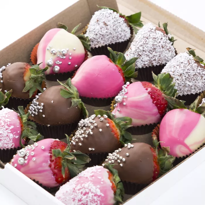 Вкусная клубника в коробке 16шт