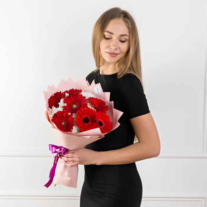 Букет из гербер и хризантем