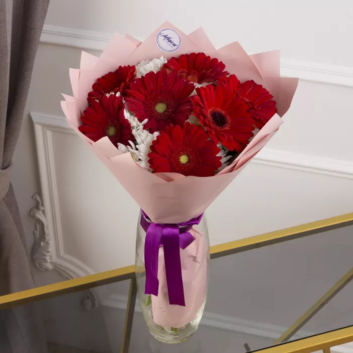 Букет из гербер и хризантем