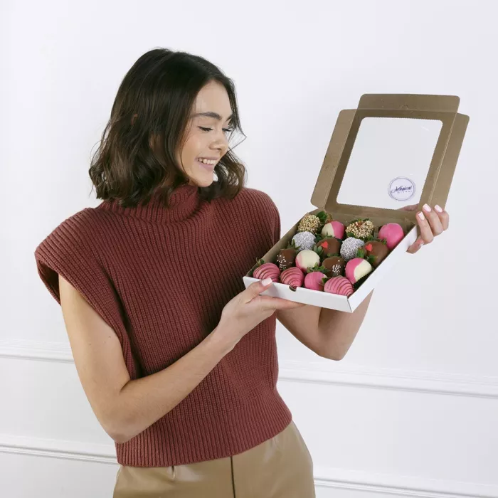 Клубничная коробка 16шт