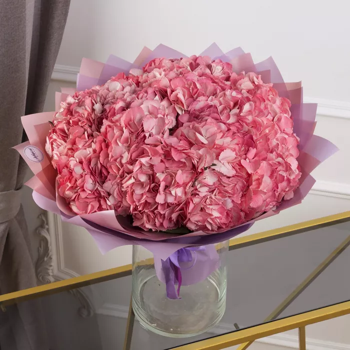Букет из 15 розовых гортензий