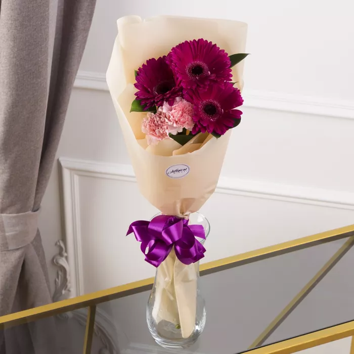 Букет из гвоздик и гербер