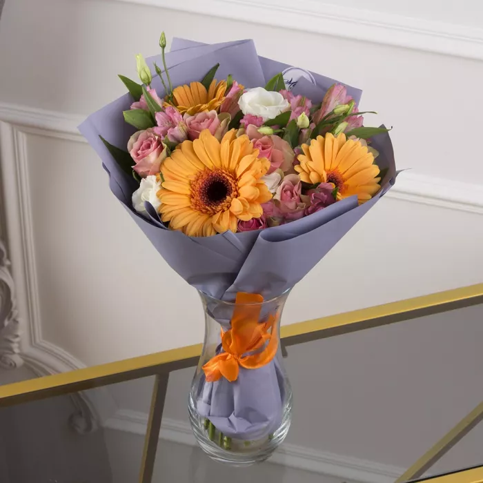 Букет из роз, гербер и альстромерий