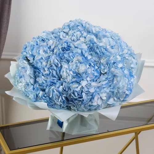 Букет из 15 цветов голубых гортензий