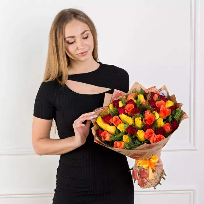 Новогодний букет из 51 розы