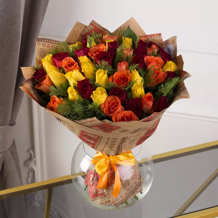 Новогодний букет из 51 розы