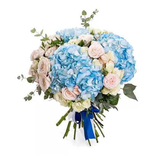Букет из гортензий и роз