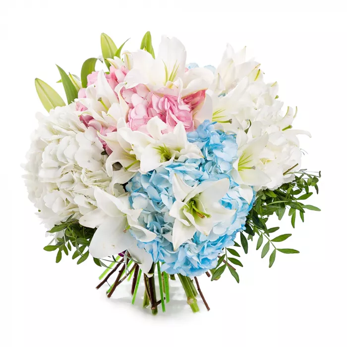 Букет из гортензий и лилий