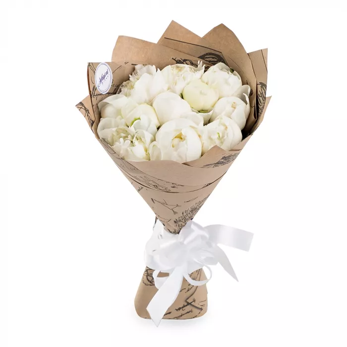 11 белых пионов