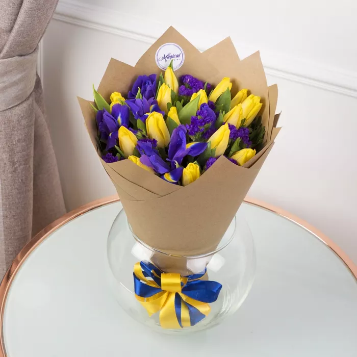 Букет из тюльпанов и ирисов