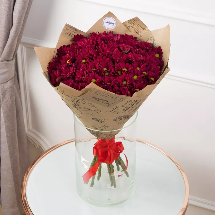 Букет из 15 красных хризантем