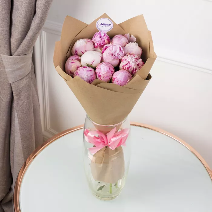 11 розовых пионов