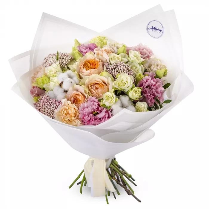 Букет с кустовой розой и хлопком