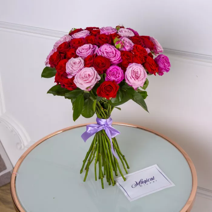 31 разноцветная кустовая роза