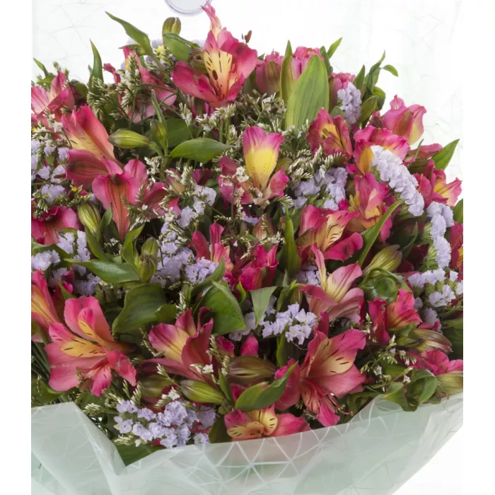 Букет из статицы, альстромерий и лимониума