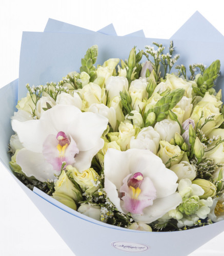 Букет на День матери из роз, тюльпанов и орхидеи