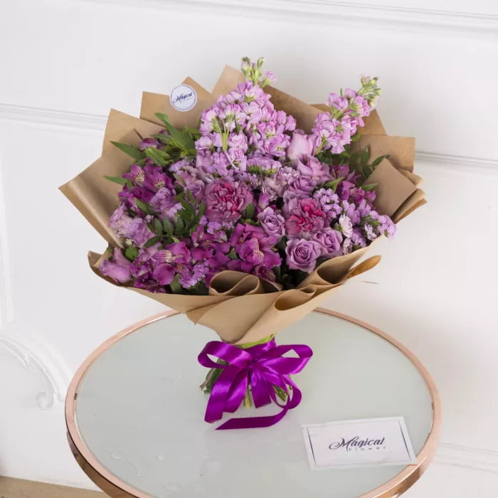 Букет из альстромерии, розы и маттиолы