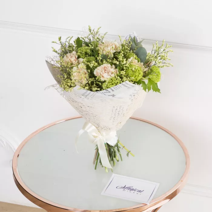 Букет из лимониума и гвоздики