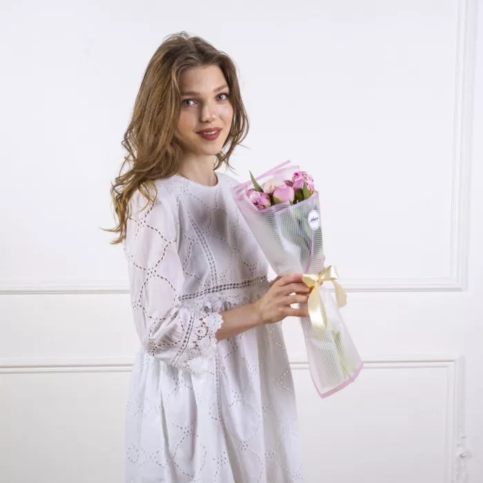 7 розовых пионов