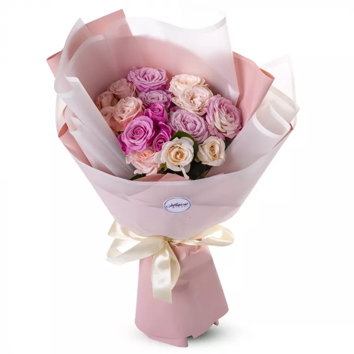 Букет из пионовидных и кустовых роз