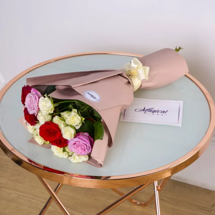 Букет из 5 разноцветных роз