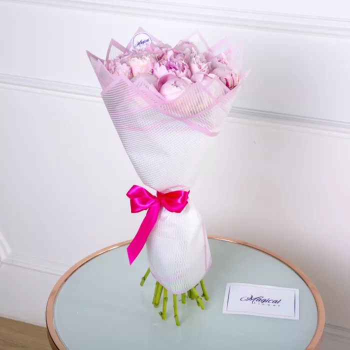 Букет из 15 розовых пионов