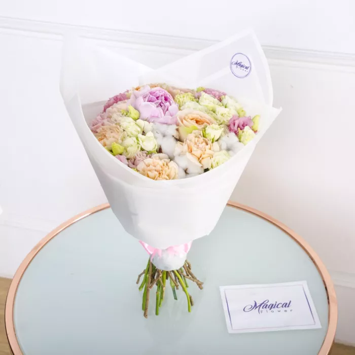 Букет с хлопком и пионовидной розой