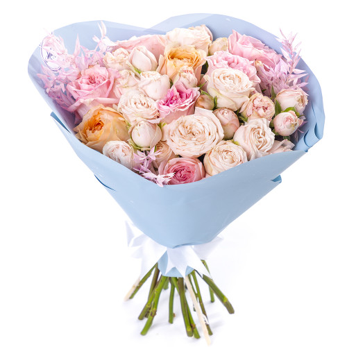 Букет на День матери с разноцветными розами
