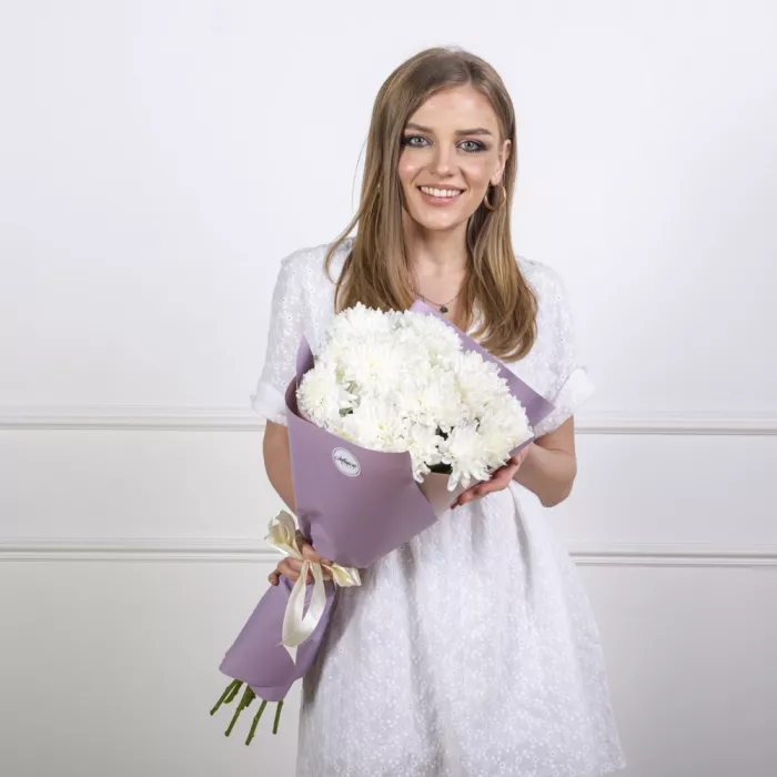 Букет из 7 белых хризантем