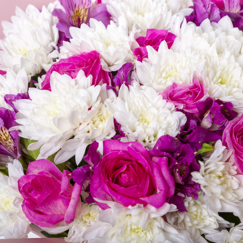 Букет на День матери из роз, хризантем и альстромерии