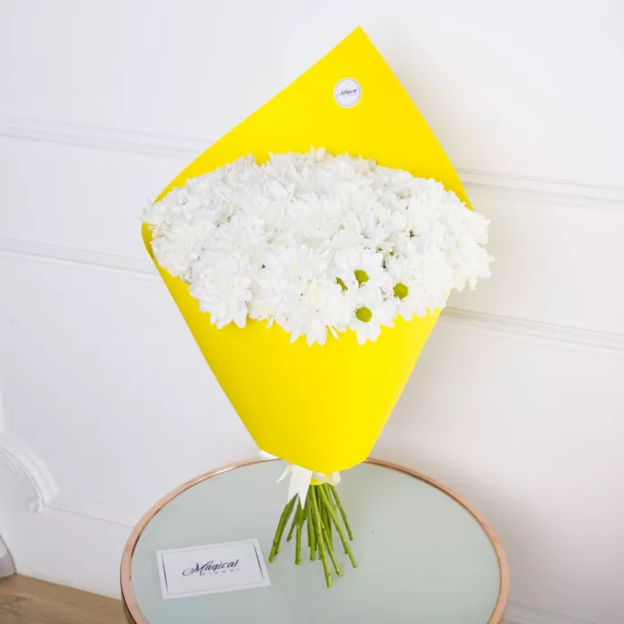 Букет из 19 белых хризантем