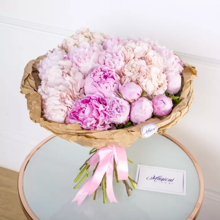 Букет из пионов и гортензий