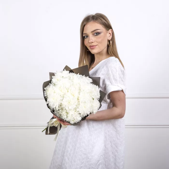 Букет из 11 белых хризантем