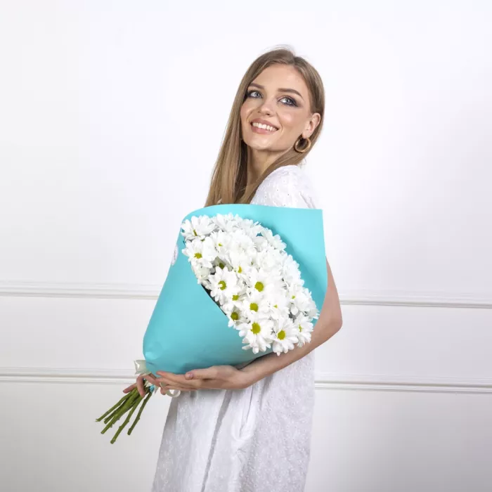 Букет из 9 белых хризантем