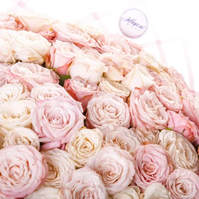 Букет из 101 разноцветной кустовой розы