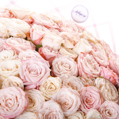Букет из 101 разноцветной кустовой розы